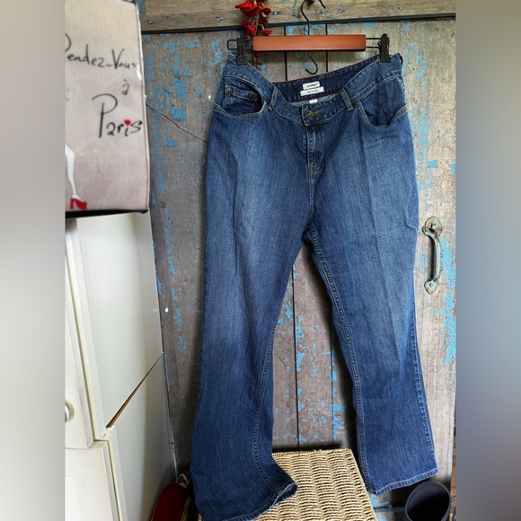 LL Bean The Favorite Fit Straight Leg Jeans Size 12 - Picture 1 of 12